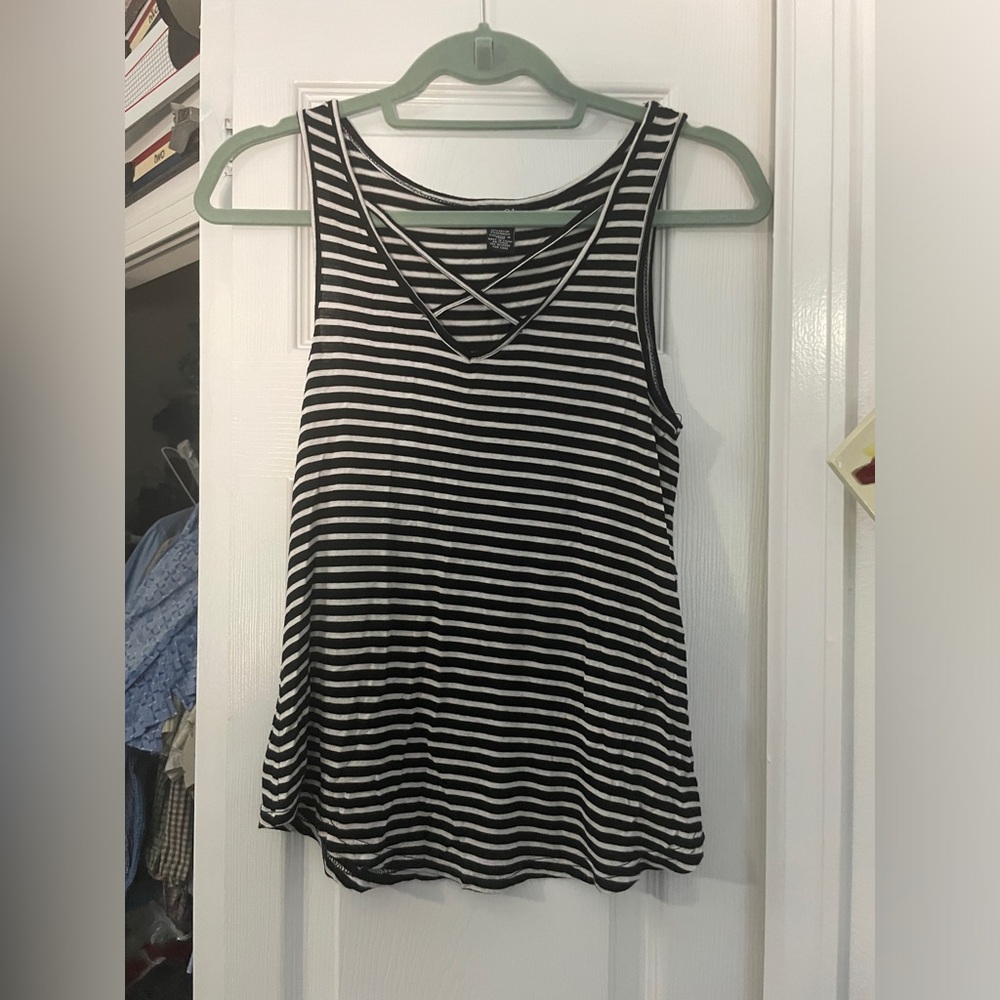 Junior's Rue 21 X-small Black and White Striped Tank